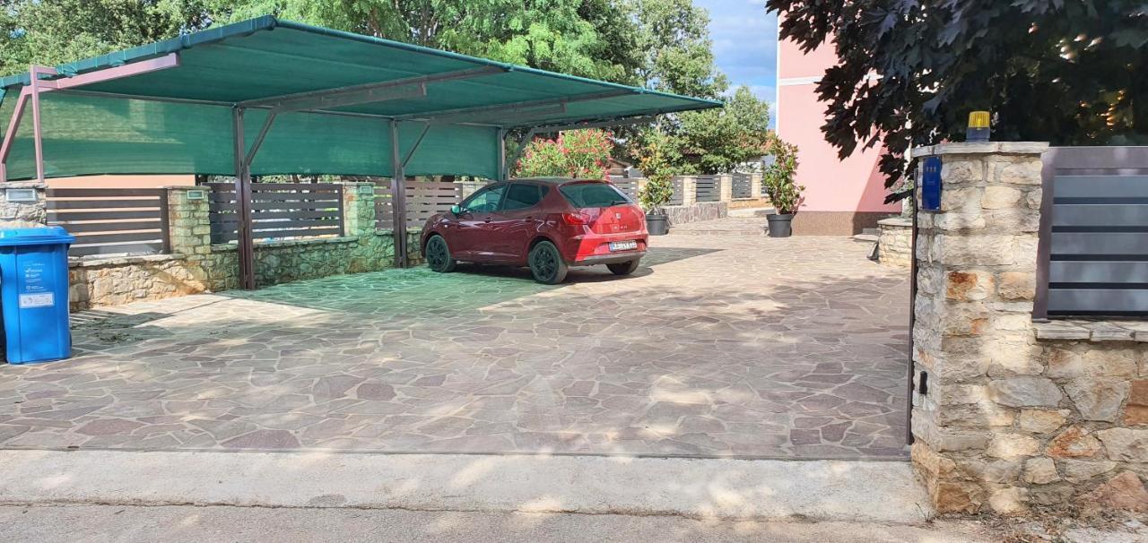 Apartmani Radmila Nova Vas  Exteriör bild