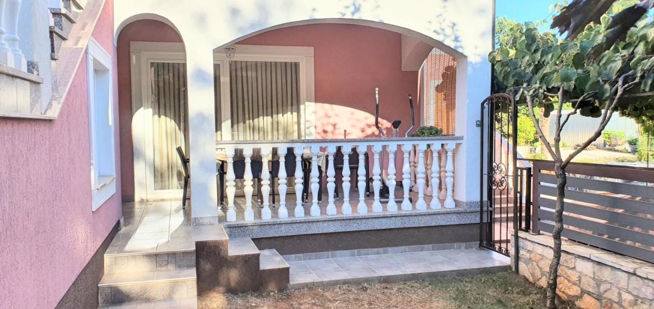 Apartmani Radmila Nova Vas  Exteriör bild
