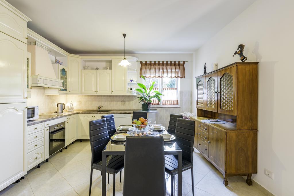 Apartmani Radmila Nova Vas  Exteriör bild