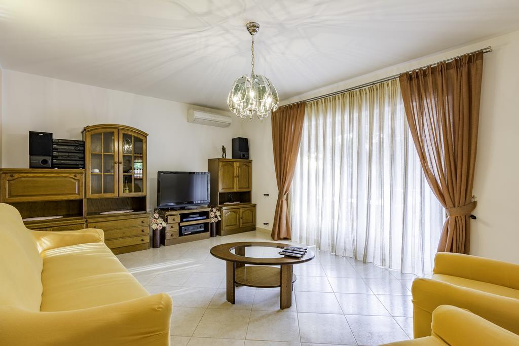 Apartmani Radmila Nova Vas  Exteriör bild